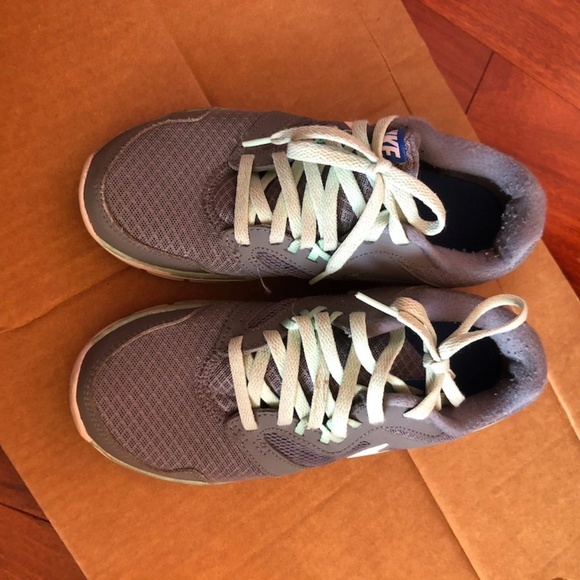 NIKE - Mint and grey walking shoes (Size 5.5) - Picture 4 of 5